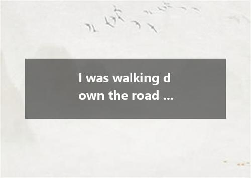 I was walking down the road one day when my cell phone rang． 36 voice on the oth