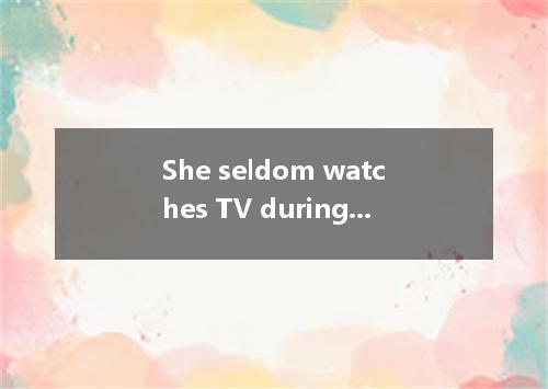 She seldom watches TV during the weekdays, ?A.does sheB.doesn't sheC.does heD.do
