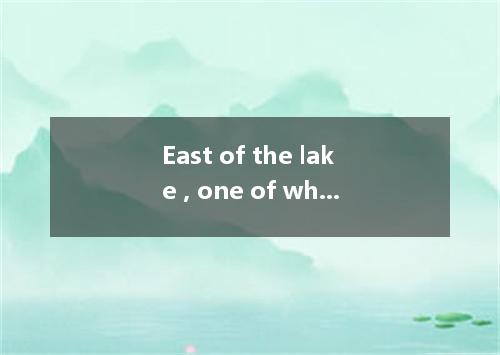 East of the lake , one of which is twice the size of the other.A．lies two villag