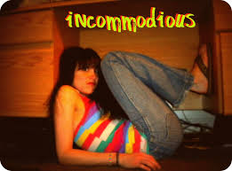 incommodious是什么意思