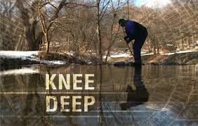 knee-deep是什么意思